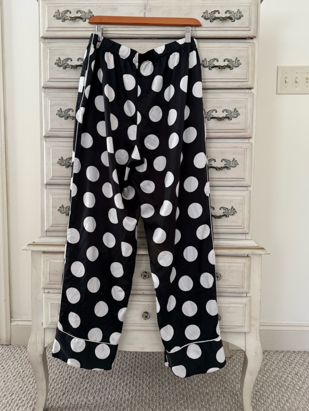 Victoria’s Secret Black Polka Dot Satin Pajama Set - Picture 8 of 10